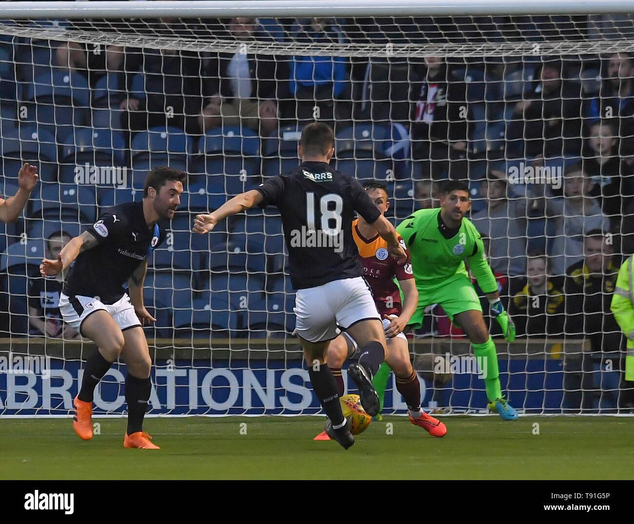 Krkcaldy, UK. 15 Mai, 2019. David McKay (Raith Rovers) Kerben während der schottischen Meisterschaft Play off Finale hinspiel zwischen Raith Rovers und Königin des Südens an StarkÕs Park, wo Königin des Südens den Vorteil hat, die in der zweiten Etappe am Samstag mit einem Sieg. (C) Kredite: Dave Johnston/Alamy leben Nachrichten Stockfoto