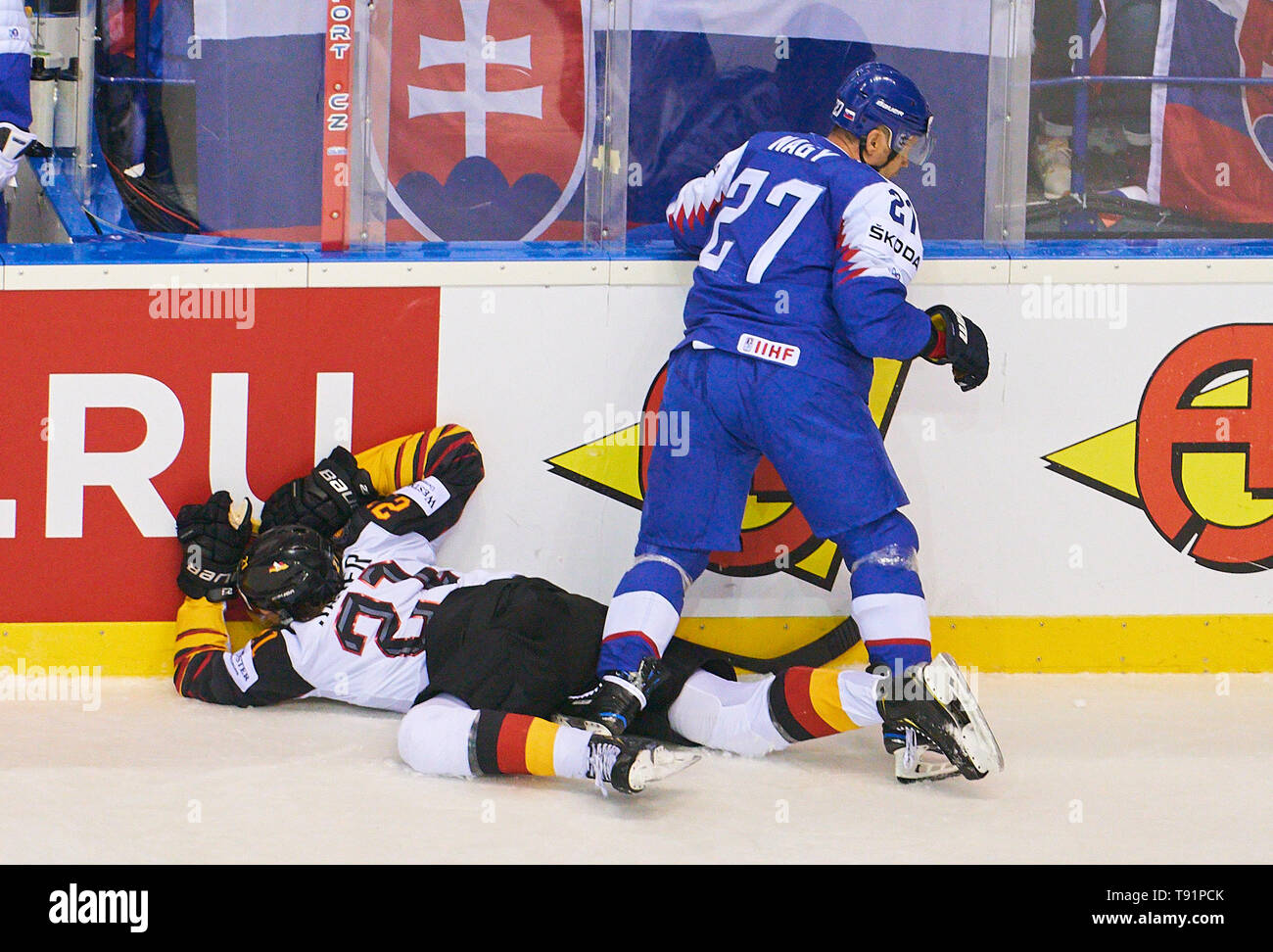 Kosice, Slowakei. 15 Mai, 2019. Moritz SEIDER, DEB 21 einen Scheck von Ladislav Nagy, SVK 27 Deutschland - SLOWAKEI 3-2 Deutschland - Slowakei Vorrunde Gruppe A IIHF Eishockey-WM in Kosice, Slowakei, Slowakei, 15. Mai 2019, Saison 2018/2019, Kredit verletzt: Peter Schatz/Alamy leben Nachrichten Stockfoto