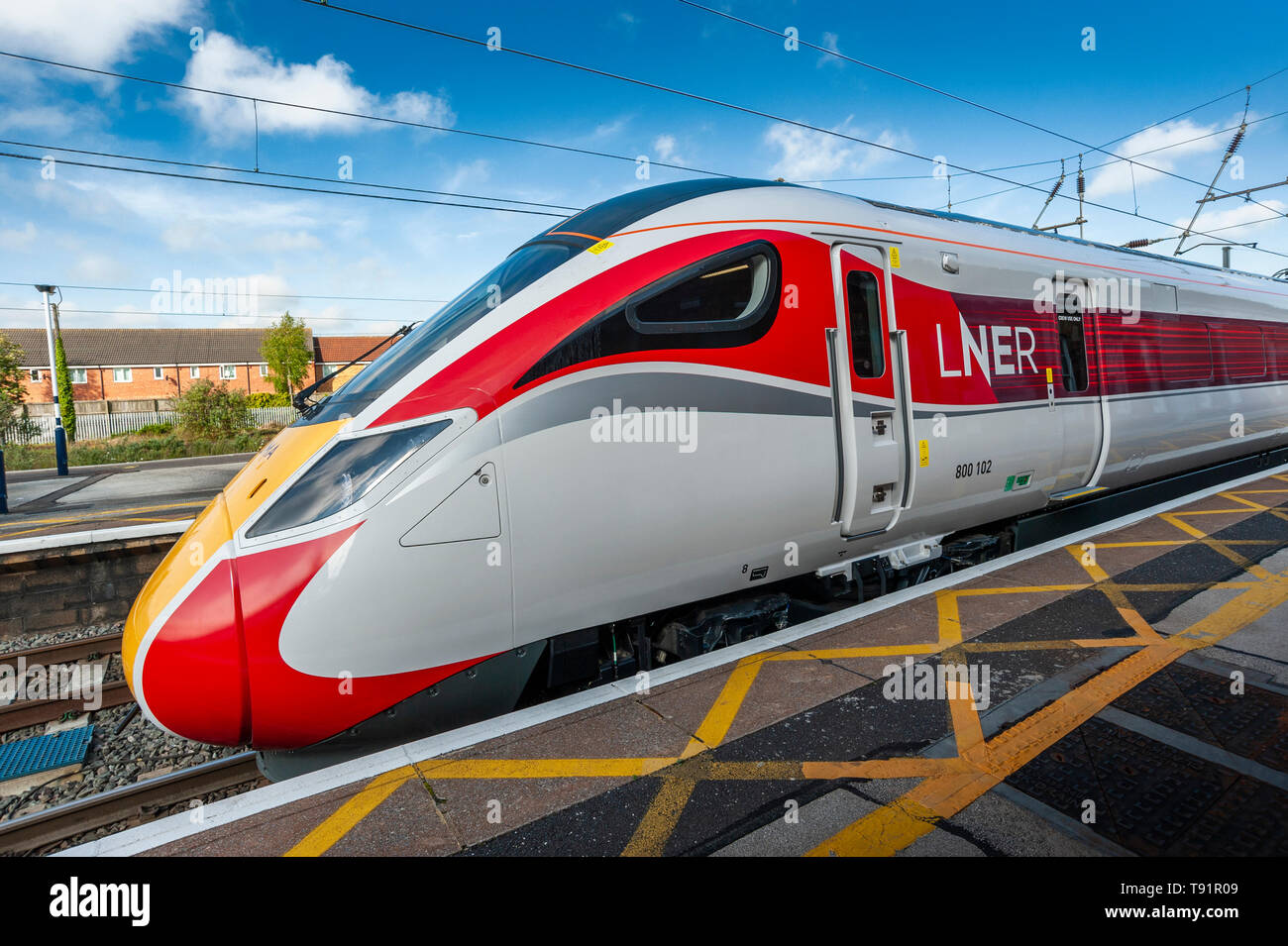 Grantham, Lincolnshire, England. 16. Mai 2019. Die bisher erste London North Eastern Railway (LNER) Azuma Personenzug hält in Grantham. Es war auf der Eröffnungs-azuma von Hull nach London. Rumpf ist das erste Ziel zu haben ein ganz Azuma LNER betrieben Service an der Ostküste Route. Die azuma Zug wurde in dieser Woche mit der Lner an der Ostküste Route von King's Cross in London nach Yorkshire, der erste von 65 neuen Züge kam in das bestehende Flotte an der Ostküste Route zu ersetzen. Credit: Matt Extremität OBE/Alamy leben Nachrichten Stockfoto