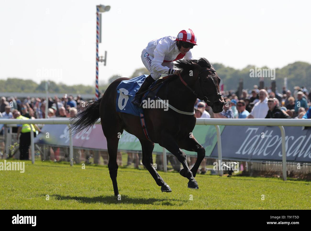 York Racecourse, UK. 15 Mai, 2019. Unbesiegbare Armee, geritten von PJ Mcdonald, der Herzog von York Clipper Logistik Dante Festival 2019, Rennbahn von York York Racecourse, York, England, 15. Mai 2019 Credit: Allstar Bildarchiv/Alamy leben Nachrichten Stockfoto