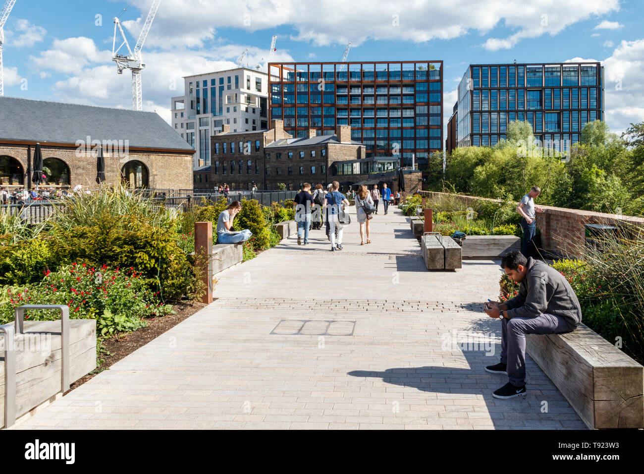 Bagley, zwischen der kürzlich eröffneten Kohle Tropfen Yard und Regent's Canal, King's Cross, London, UK, 2019 Stockfoto