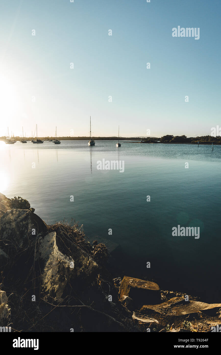 Am späten Nachmittag Sonne auf den Fluss in Yamba, nördlichen New South Wales, Australien Stockfoto