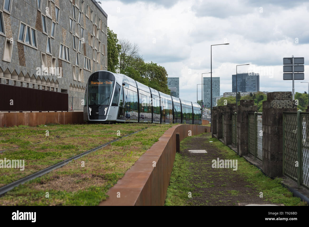 Stater Straßenbahn (Dt.: Städtische Straßenbahn) ist die Bahnlinie der luxemburgischen Hauptstadt Luxemburg, sterben bin 10 sterben. Dezember 2017 eröffnet wurde. D Stockfoto