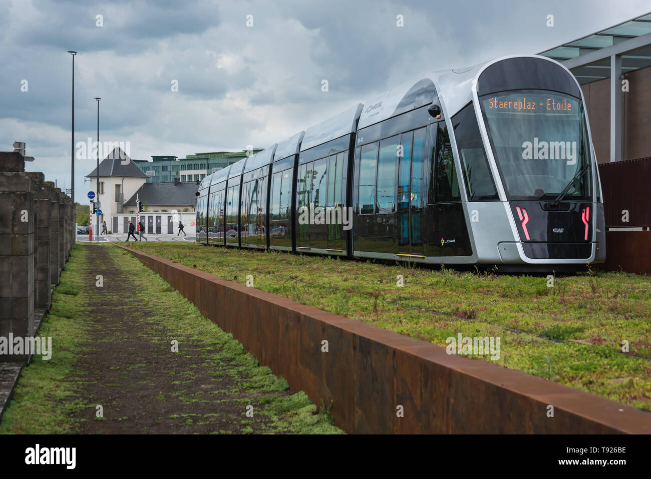 Stater Straßenbahn (Dt.: Städtische Straßenbahn) ist die Bahnlinie der luxemburgischen Hauptstadt Luxemburg, sterben bin 10 sterben. Dezember 2017 eröffnet wurde. D Stockfoto