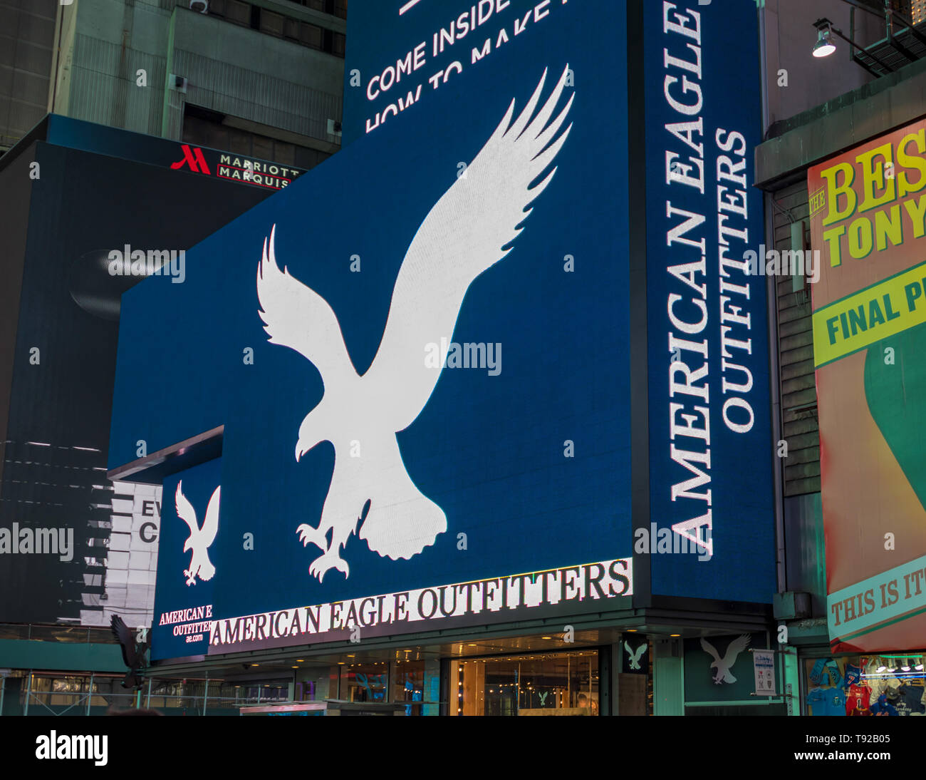 American Eagle Werbespot am Times Square in New York City. Das touristische Wahrzeichen wird jedes Jahr von etwa 50 Millionen Touristen besucht und ist berühmt Stockfoto