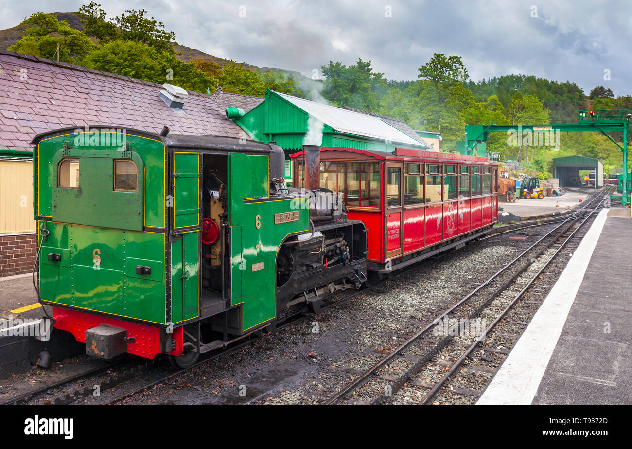 Padarn Dampflokomotive LLanberis Bahnhof, Snowdon Mountain Railway. Stockfoto