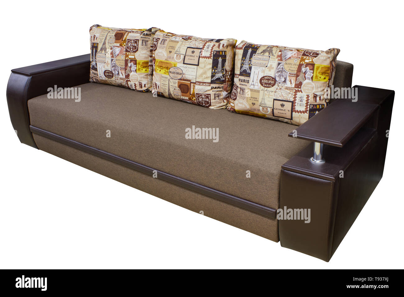 Modernes, stilvolles braun Stoff Sofa mit Kissen und Armlehnen, die sich öffnen Stockfoto