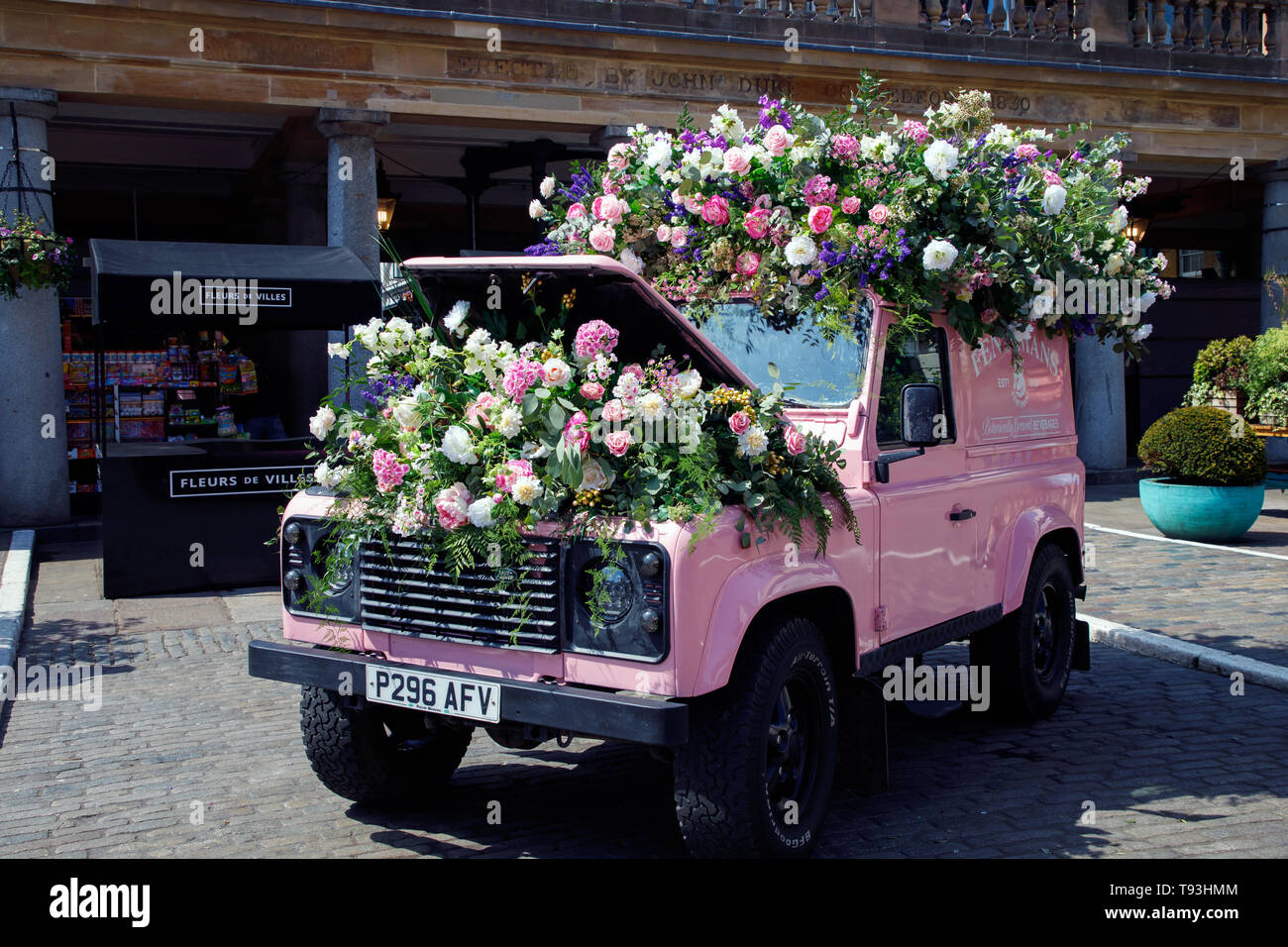 LONDON, GROSSBRITANNIEN, 15. MAI 2019: Covent Garden feiert sein Erbe als in London original Blumenmarkt mit ausgefeilten floralen Installationen Stockfoto