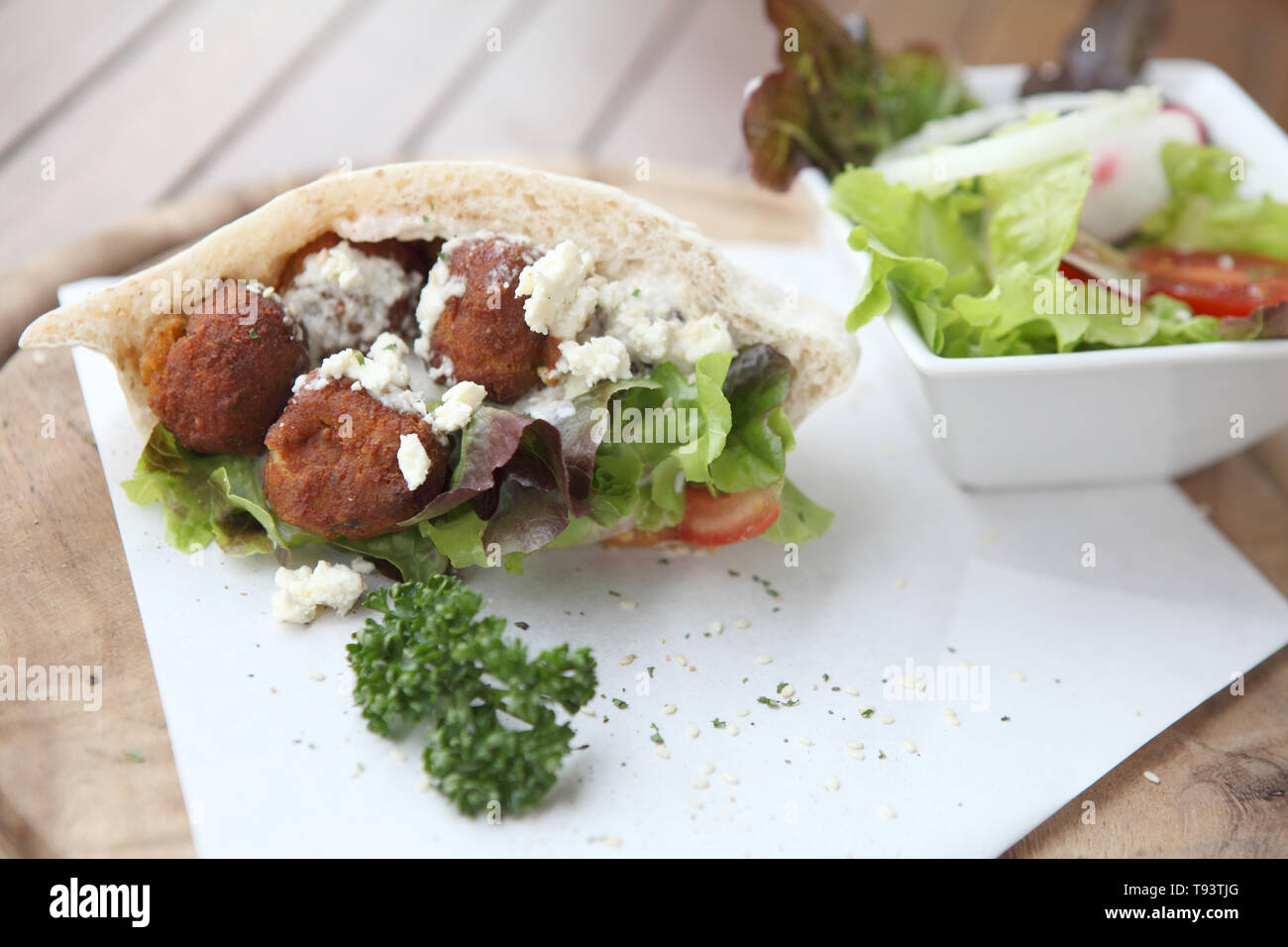 Falafel in einem Pita Stockfoto