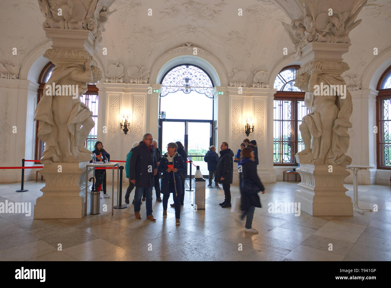 Marmor Treppe Treppe der Eingang im Inneren des berühmten Art Museum im Schloss Belvedere in Wien Österreich Stockfoto