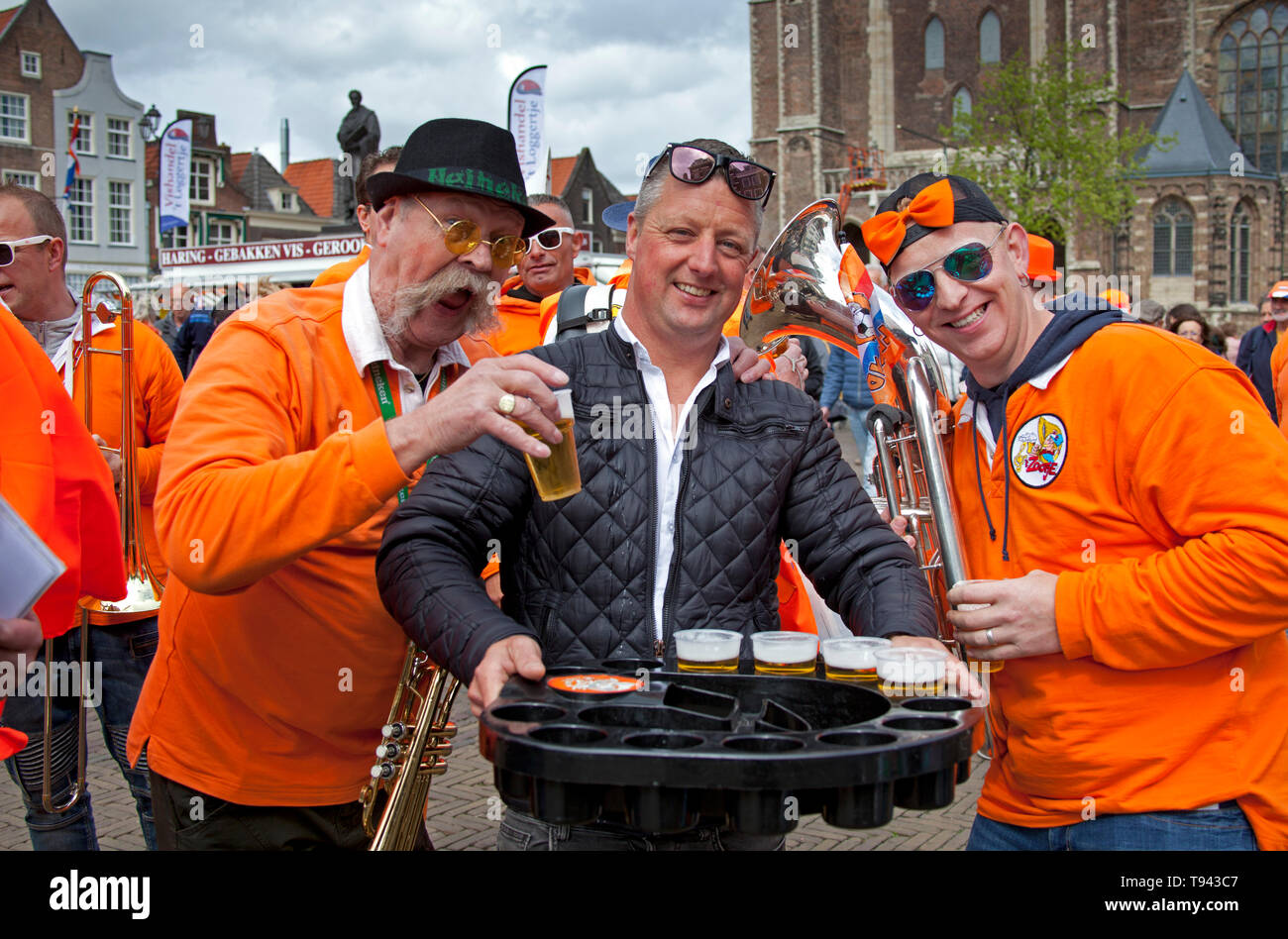 King's Tag, Feiern mit Bier, Delft, Holland, Niederlande, Europa Stockfoto
