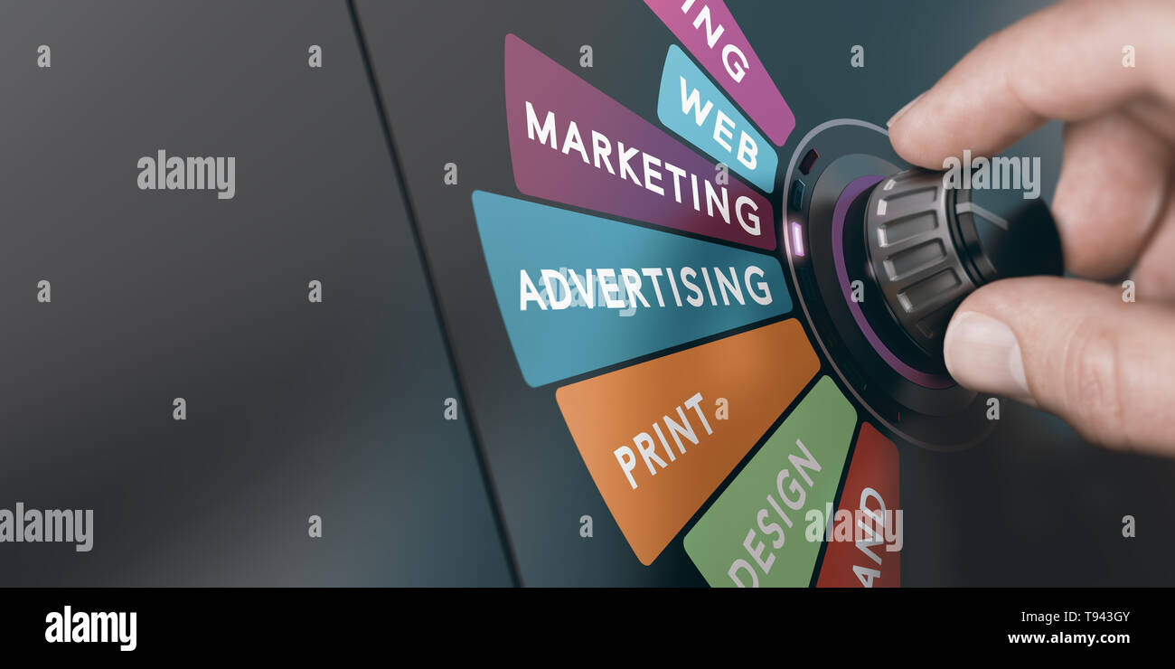 Hand drehen ein Schalter für ein Marketing- und Kommunikationsstrategie zu wählen. Werbung Lösungen Konzept. Stockfoto
