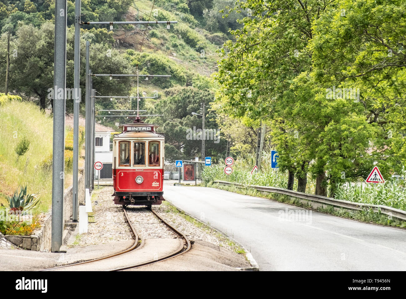 Historische Sintra Straßenbahn in Sintra, Portugal gesehen. Stockfoto