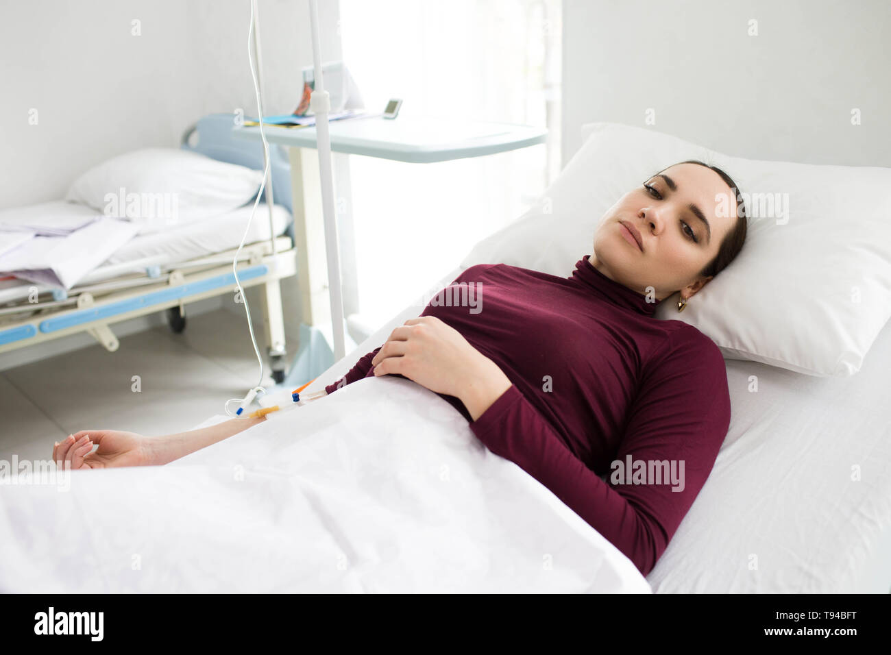 Patienten, iv-Tropfinfusionen und liegt im Krankenhaus. Krankheit Stockfoto