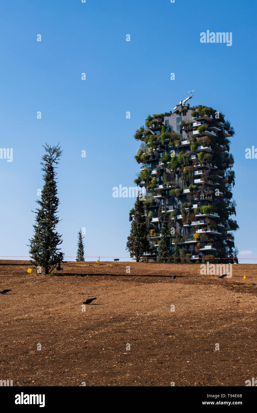 Mailand: Biblioteca degli Alberi, Bibliothek der Bäume, neuen öffentlichen Park mit dem Wohnhaus Bosco Verticale (vertikale Wald) von Boeri Studio gemacht Stockfoto