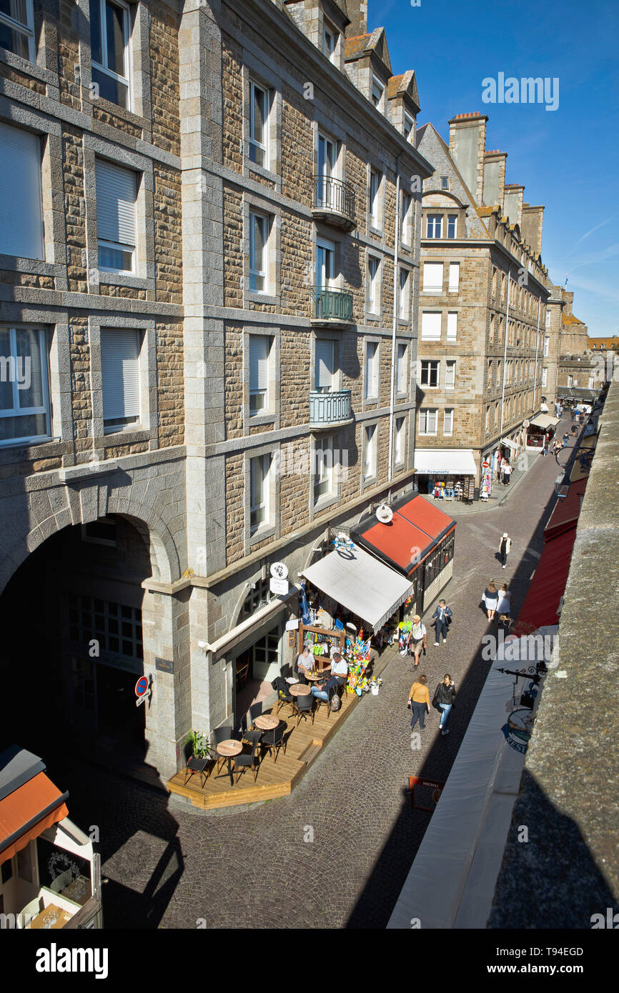 Saint-Malo (Bretagne, Frankreich): "rue Jacques Cartier "Straße in der historischen Innenstadt *** Local Caption *** Stockfoto
