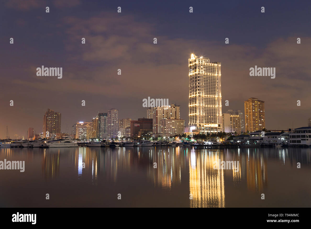 Nacht Blick auf der Bucht von Manila, Harbour Square, Manila, Philippinen Stockfoto