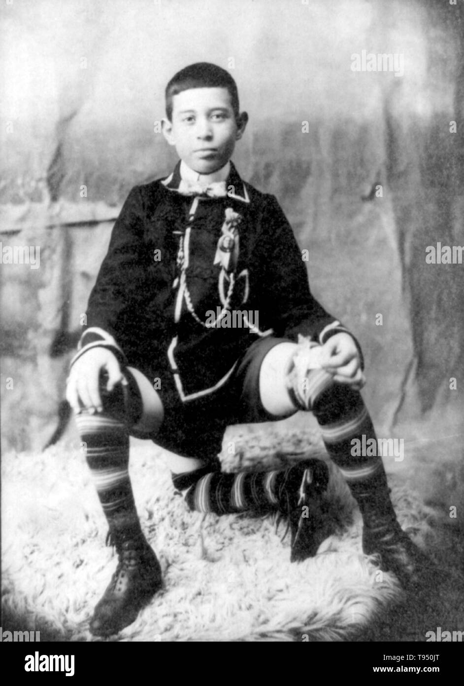 Francesco Lentini (Juli 8, 1884 - September 22, 1966) ist ein italienisch-amerikanische Showman. Er war mit einer parasitären Twin geboren. Die twin wurde Lentini Körper auf der Basis seiner Wirbelsäule angebracht und besteht aus einem Becken Knochen, ein rudimentäres Satz von männlichen Genitalien und ein Bein, das sich von der rechten Seite des Lentini hip, mit einem kleinen Fuß ragen aus seine Knie. Im Alter von 8 Jahren zog seine Familie in die USA, wo er die SideShow-Plattform Geschäft als Der Große Lentini eingegeben. Stockfoto