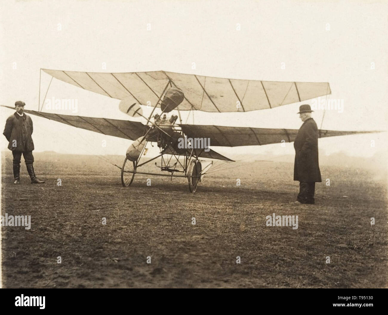 Jacob Christian Hansen Ellehammer (1871-1946) war ein dänischer Uhrmacher und Erfinder, der frühe Beiträge zur motorflug gemacht. Ahnungslos von Erfolg ein paar Jahre früher die Brüder Wright", Ellehammer arbeitete in Isolation ein Mittel der Flug zu erfinden, ein Meisterstück, das er in einem der emi-Doppeldecker' am 12. September 1906. Er verlagert seine Aufmerksamkeit auf vertikale Flug Handwerk, 1912 Erfolg in hopping entlang über dem Boden in einer experimentellen Hubschraubers. Stockfoto