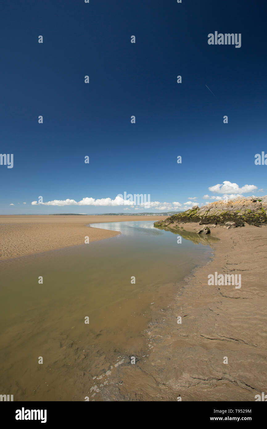 Ein Blick auf die Mündung des Kanals in der Nähe von Jenny Brown's Point bei Ebbe in der Nähe des Dorfes Silverdale in der Nähe der Kante von Morecambe Bay. Die Bucht ist keine Stockfoto