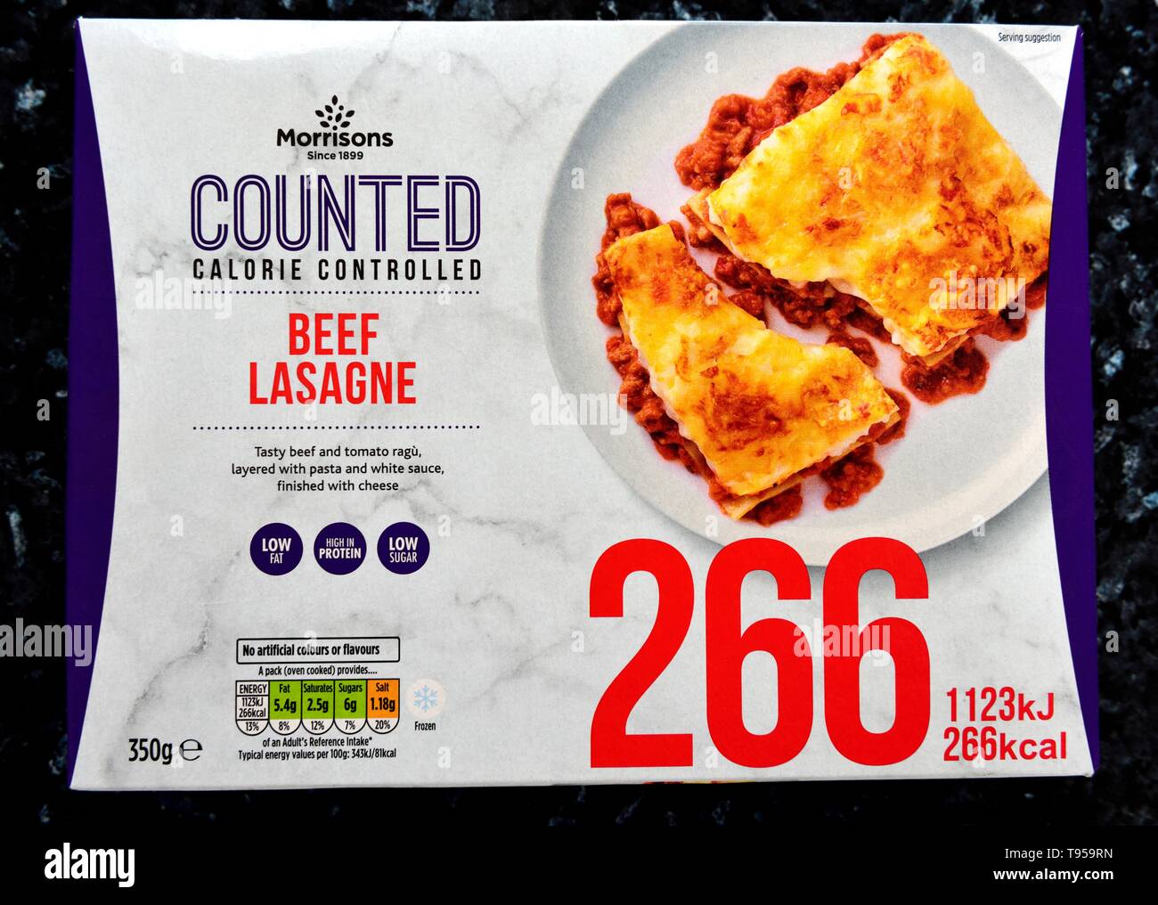 Kalorienbewussten, Rindfleisch, Lasagne, Mikrowelle Fertiggerichte, 266 kcal, wenig Fett, wenig Zucker Stockfoto