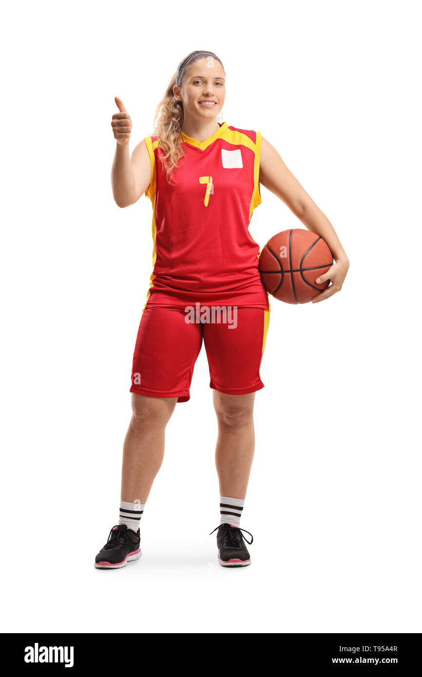 In voller Länge Porträt eines weiblichen Basketball Spieler mit einem Ball posiert und zeigt Daumen oben auf weißem Hintergrund Stockfoto