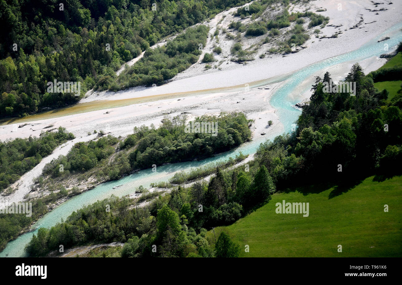 Kobarid, Slowenien. 10. Mai, 2019. Blick aus dem Hubschrauber zu den Fluss Isonzo. Quelle: Britta Pedersen/dpa-Zentralbild/ZB/dpa/Alamy leben Nachrichten Stockfoto