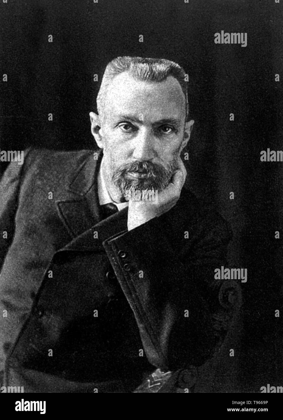 Pierre Curie (15. Mai 1859 - 19. April 1906)) war ein französischer Physiker, Nobelpreisträger, ein Pionier in der Kristallographie, Magnetismus, piezoelektrizität und Radioaktivität. Im Jahr 1903 erhielt er den Nobelpreis für Physik zusammen mit seiner Frau, Marie Sklodowska-Curie Salomea und Henri Becquerel. Er studierte Ferromagnetismus und diamagnetismus, paramagnetismus, für seine Doktorarbeit, und entdeckte die Wirkung der Temperatur auf paramagnetismus das jetzt als Curie's Gesetz bekannt. Stockfoto