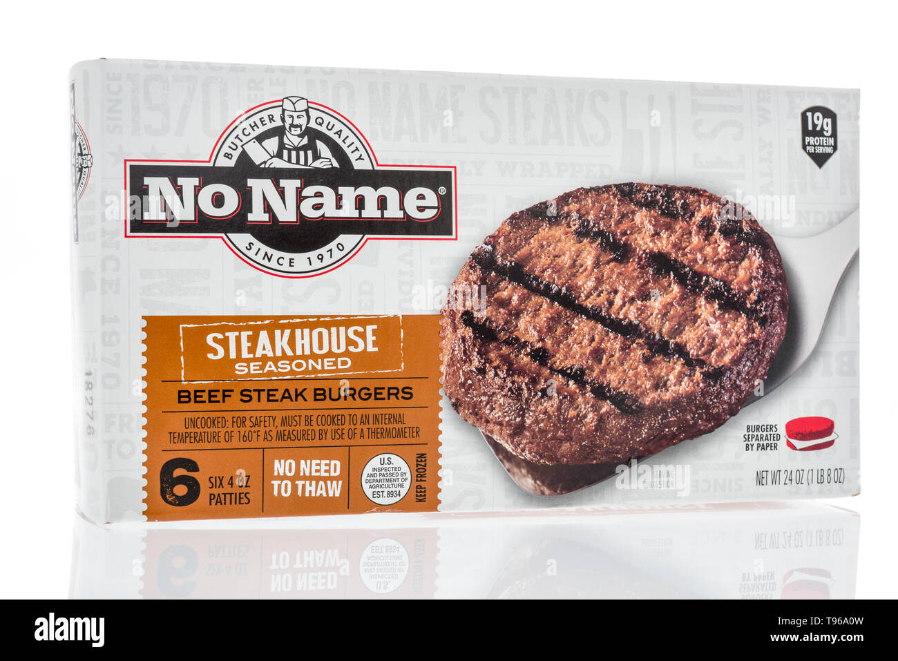 Winneconne, WI - 12. Mai 2019: ein Paket von Kein Name steakhouse gewürzt gefroren Burger auf einem isolierten Hintergrund Stockfoto