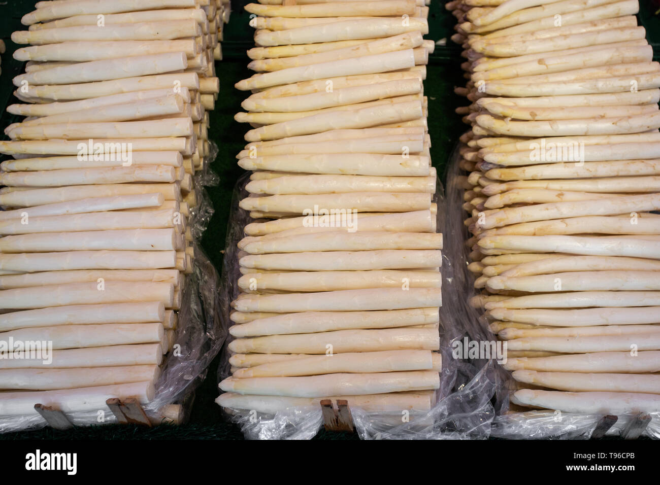 Unches an frischen saisonalen weißer Spargel Stockfoto