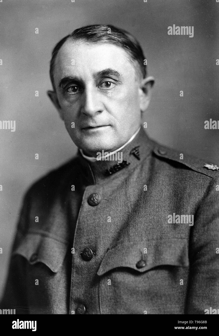 Charles Horace Mayo (Juli 19, 1865 - Mai 26, 1939) war ein amerikanischer Arzt. Charles studierte an der Medical School der Northwestern University im Jahre 1888 und schloss sich seinem Vater, William Worrall Mayo, und älteren Bruder, William James Mayo, in Ihrer eigenen medizinischen Praxis in Rochester, Minnesota. Die Mayos' erster Partner Augustus Stinchfield. Die private Praxis wurde die nicht gewinnorientierte Mayo Clinic 1919. Kein Fotograf gutgeschrieben, undatiert. Stockfoto