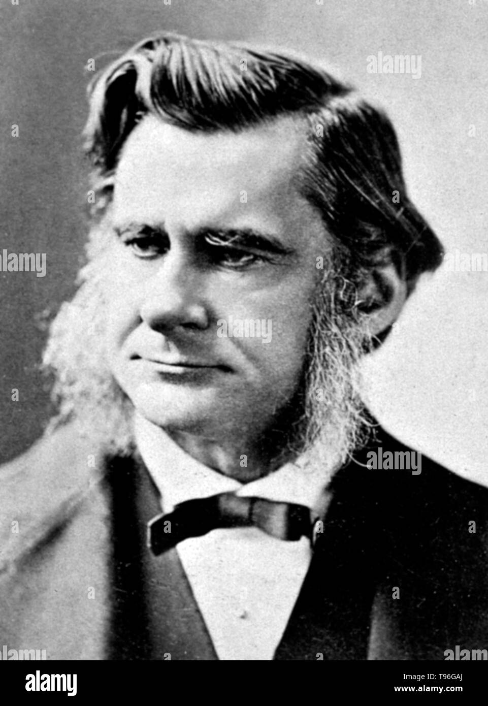 Thomas Henry Huxley (4. Mai 1825 - 29. Juni 1895) war ein englischer Biologe, als 'Darwin Bulldogge' für seine Befürwortung von Charles Darwins Theorie der Evolution bekannt. Huxleys berühmte 1860 Aussprache mit Samuel Wilberforce war ein wichtiger Moment in der breitere Akzeptanz der Evolution, und in seiner eigenen Karriere. Huxley war langsam zu einigen von Darwins Ideen, wie Gradualismus akzeptieren, und war unbestimmt über die natürliche Selektion, aber trotz dieser war er in seinen öffentlichen Unterstützung von Darwin von ganzem Herzen. Stockfoto