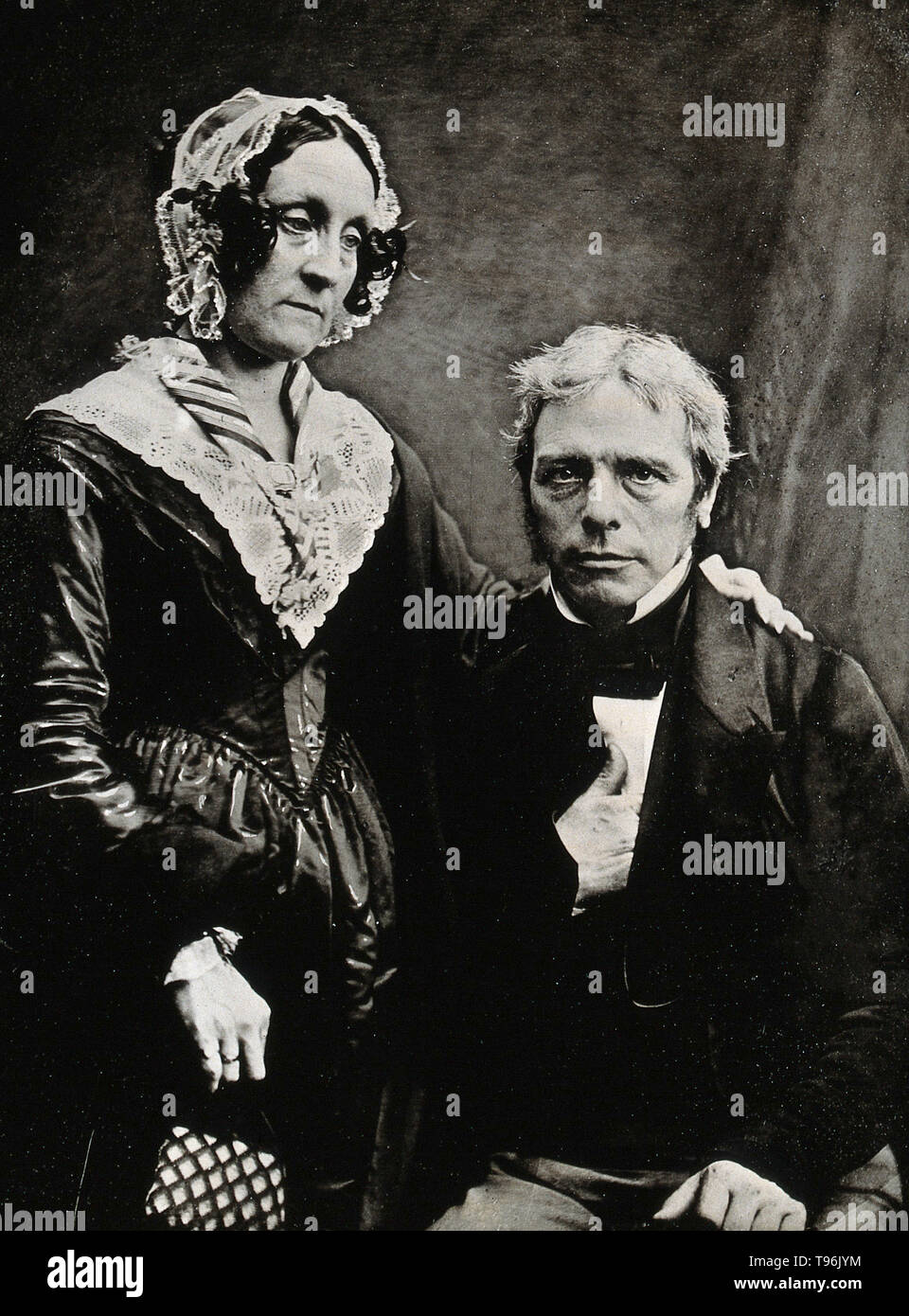 Michael Faraday und Frau M. Faraday. Faraday heiratete Sarah Barnard (1800-79) 1821. Sie trafen durch ihre Familien am Sandemanian Kirche, und er bekannte seinen Glauben an die Sandemanian Kongregation der Monat, nachdem sie verheiratet waren. Sie hatten keine Kinder. Michael Faraday (September 22, 1791 - 25. August 1867) war ein englischer Chemiker und Physiker, der auf die Felder des Elektromagnetismus und der Elektrochemie beigetragen. Stockfoto