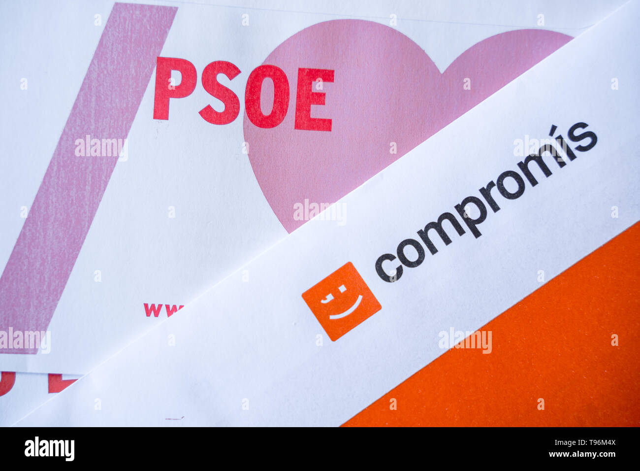 Valencia Spanien 14 Mai 19 Spanische Kommunalwahlen Werbung Umschlage Psoe Und Compromis Politische Partei 26 Mai Wahlen Stockfotografie Alamy