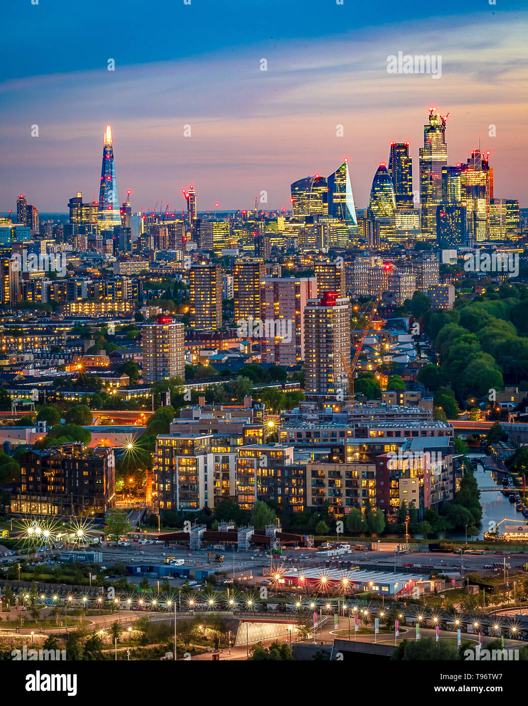 Die Londoner Skyline in der Dämmerung Stockfoto