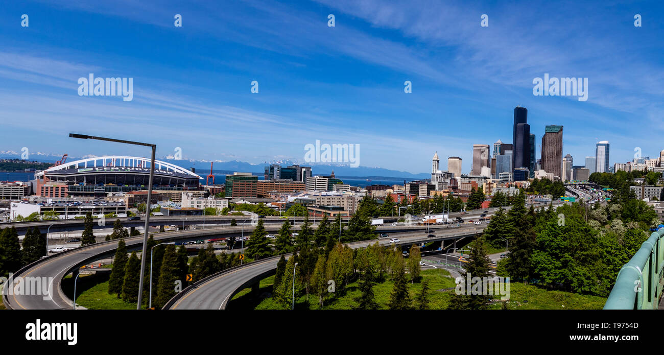 Blick auf Seattle CenturyLink Feld und Seattle, Washington Stockfoto