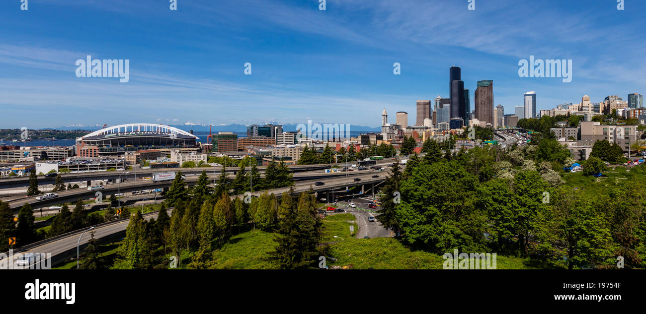 Blick auf Seattle CenturyLink Feld und Seattle, Washington Stockfoto