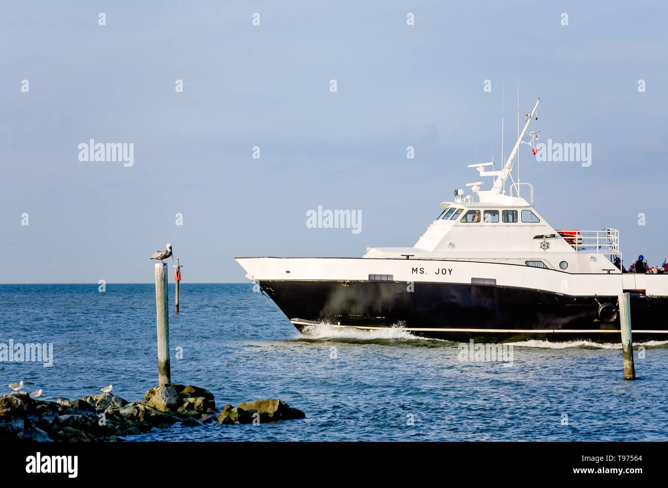 Frau Freude, einen Schlepper, Köpfe in den Hafen, Oktober 31, 2018, in Dauphin Island, Alabama. Stockfoto