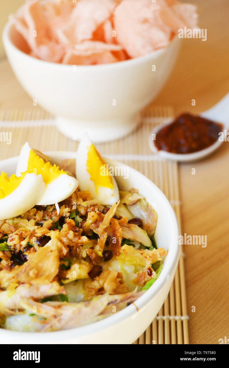 Huhn Porridge Reisbrei indonesisches traditionelles Essen Stockfoto