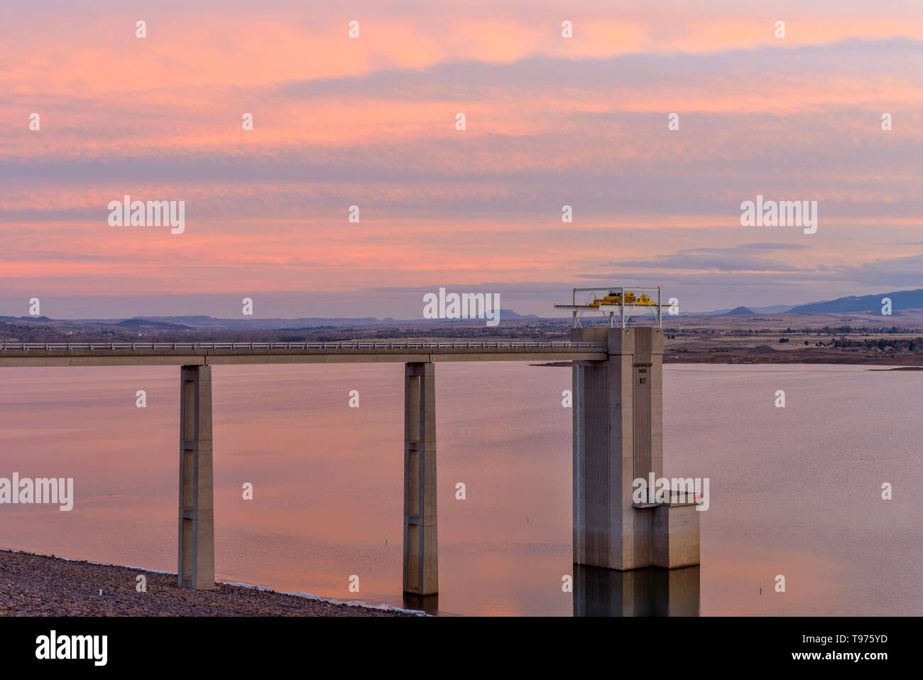 Sonnenuntergang Chatfield - Bunte Abend Wolken über Chatfield Reservoir, Chatfield State Park, Littleton, Colorado, USA. Stockfoto