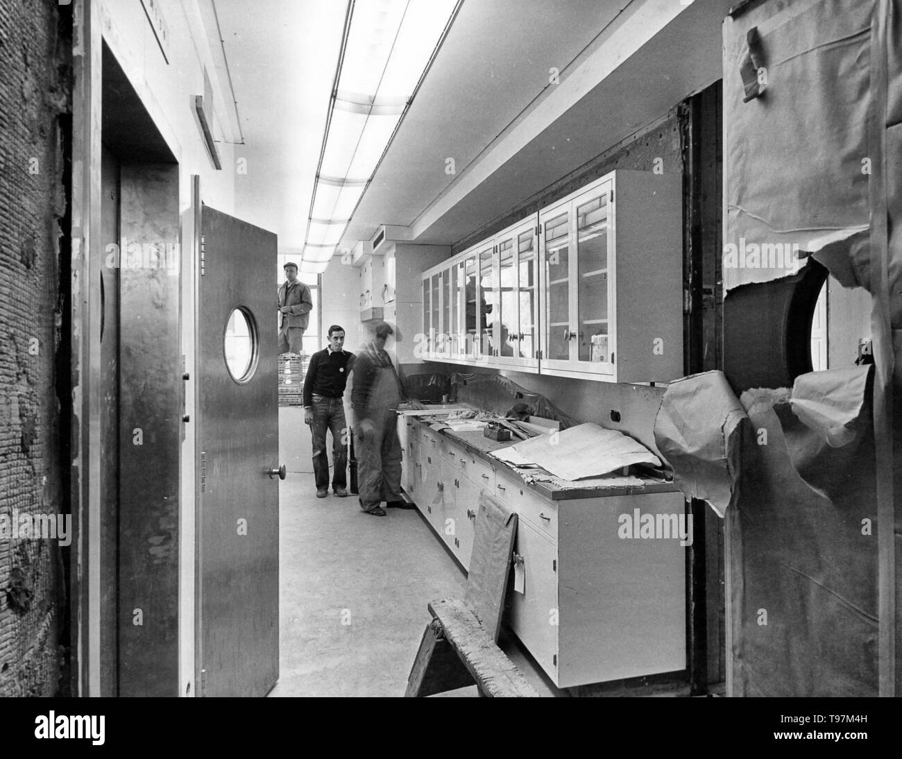 Nordansicht in Speisekammer im ersten Stock des weißen Hauses während der Renovierung 23.01.1952 Stockfoto