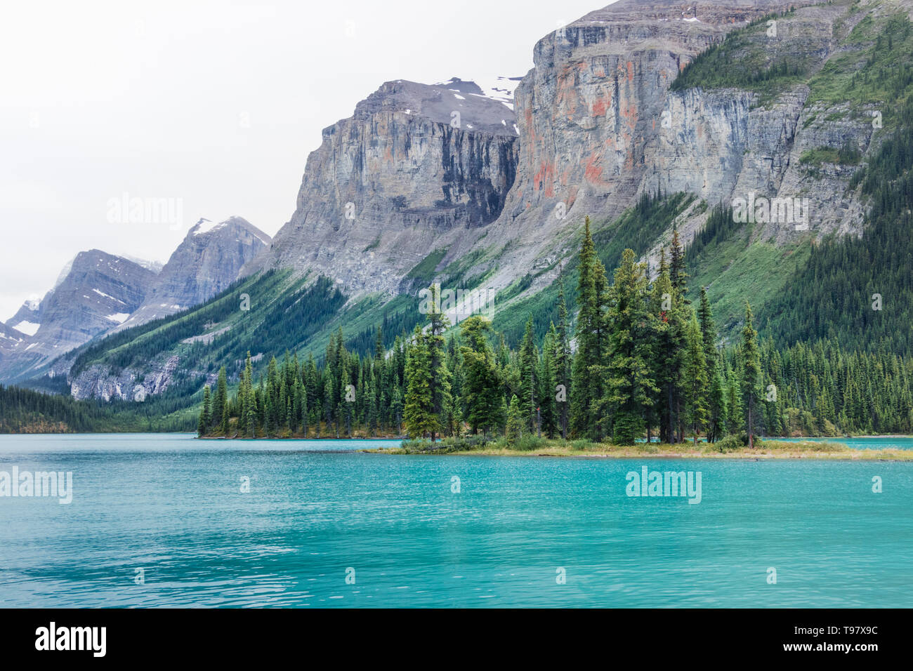 Ungewöhnlicher Blick des Geistes Insel und Rocky Mountains - Jasper, Alberta, Kanada Stockfoto