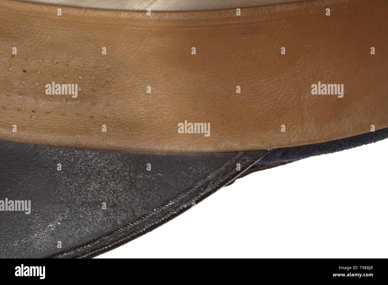 Eine Schirmmütze des deutschen Sports Association in den weißen Ausgabe Sommer wechselbare Cover in weißes Leinen, Verkleidung Band aus schwarzem Mohair, die untere Kappe Rand blau-grau Wolltuch, braunem Leder Schweißband, Aluminium Kappe Flügeln. historischen, geschichtlichen, Luftwaffe, Zweig, Zweige, bewaffneten Service, Streitkräfte, Militaria, Militär, Luftwaffe, Objekt, Objekte, Stills, Clipping, Clippings, Ausschneiden, Ausschnitten, 20. Jahrhundert, Editorial-Use - Nur Stockfoto