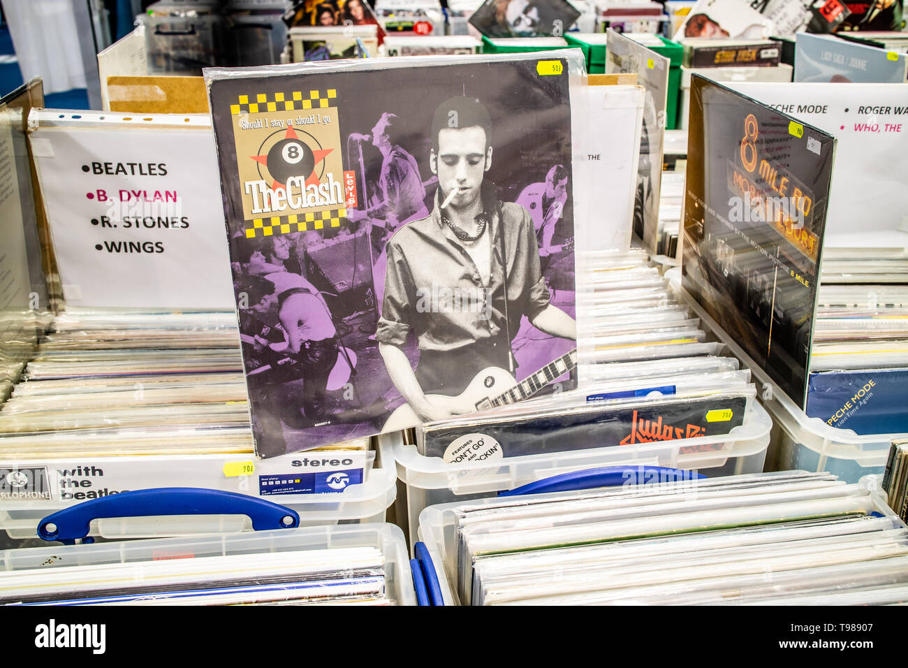Corato, Polen, 11. Mai 2019 The Clash Vinyl Album auf Display für Verkauf, Vinyl, LP, Album, Rock, Deutsch Rock Band, Sammlung von Vinyls Stockfoto
