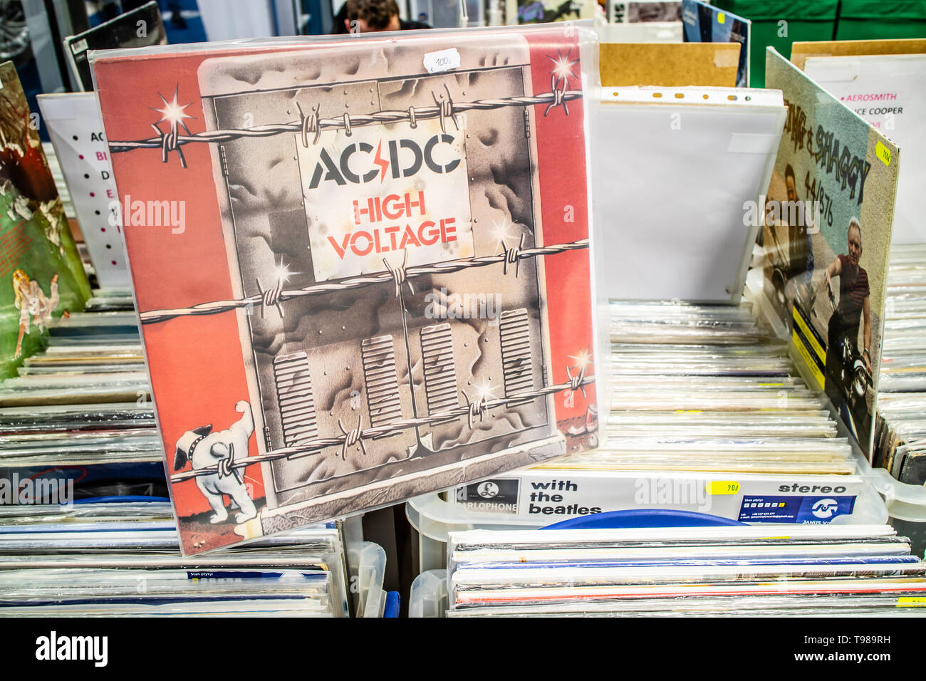 Corato, Polen, Mai 11, 2019 AC/DC Album auf Anzeige für Verkauf, Vinyl, LP, Album, Rock, australischen Rockband, Sammlung von Vinyls Stockfoto