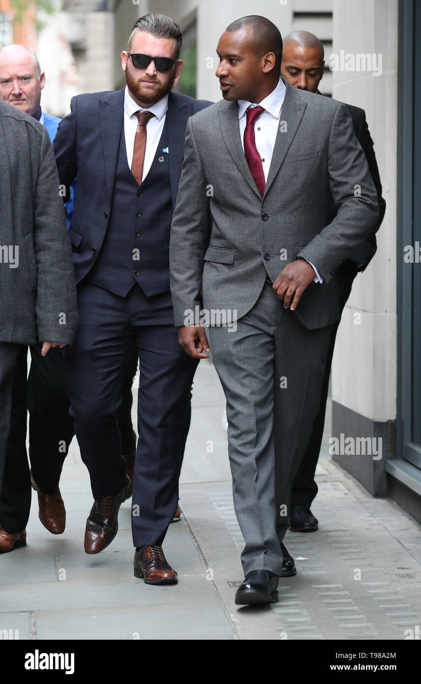 Pc Charlie Guenigault (links) und Pc Wayne Marques kommen an der Old Bailey in London, wo sie Beweis, der bei der Untersuchung in der London Bridge und dem Borough Market Terroranschläge geben wird. Stockfoto