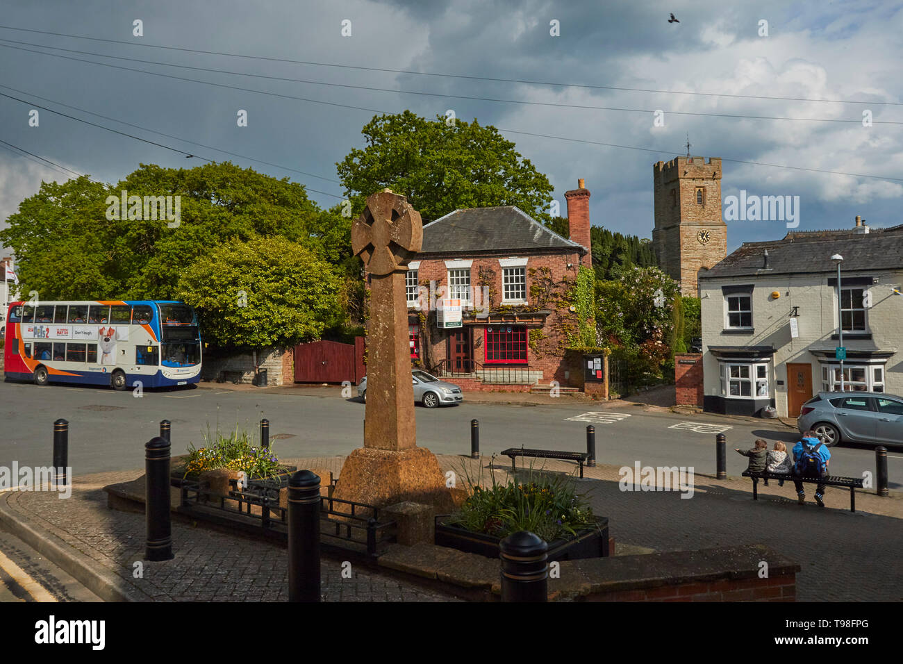 Öffentliche Verkehrsmittel (Bus) im Zentrum von Henley-in-arden, Alcester, Warwickshire, England, Vereinigtes Königreich, Europa Stockfoto