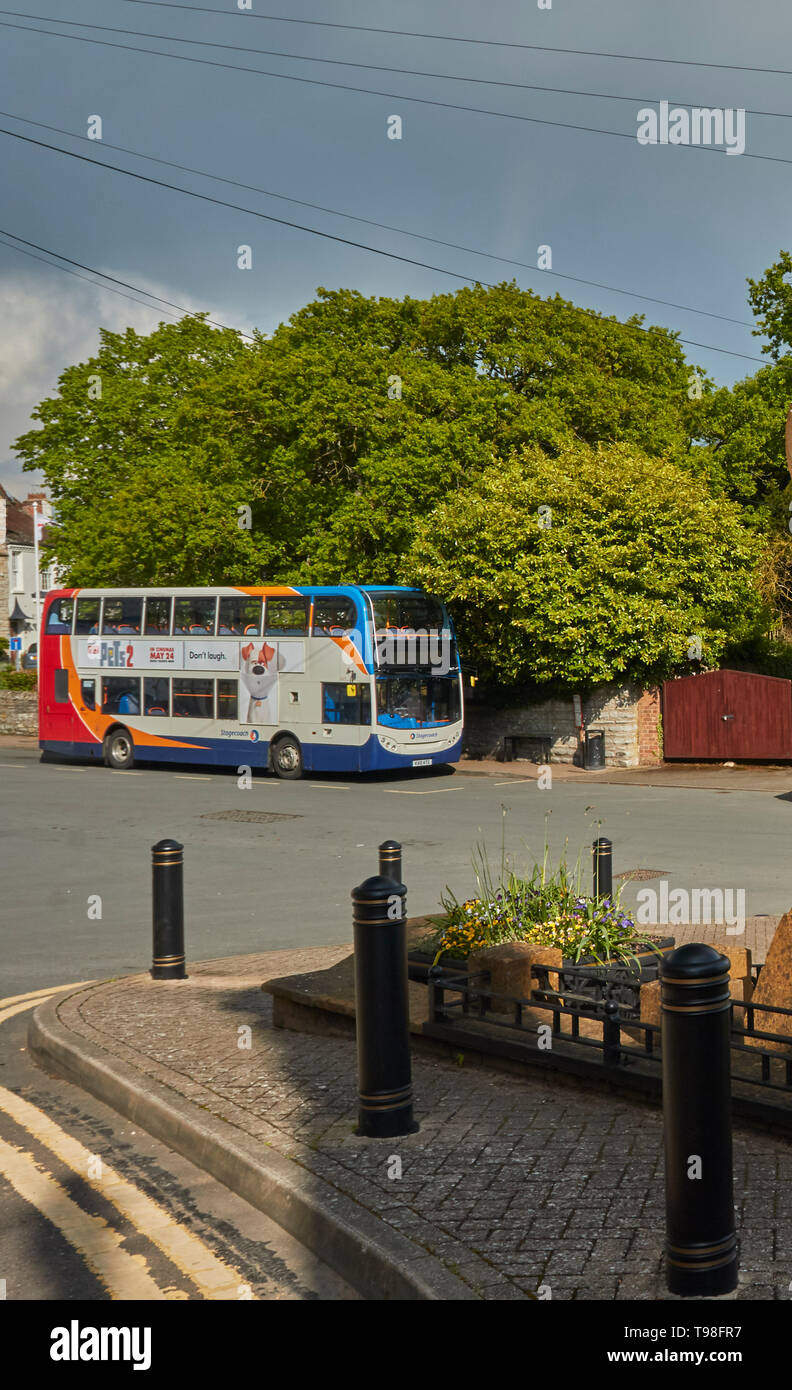 Öffentliche Verkehrsmittel (Bus) im Zentrum von Henley-in-arden, Alcester, Warwickshire, England, Vereinigtes Königreich, Europa Stockfoto