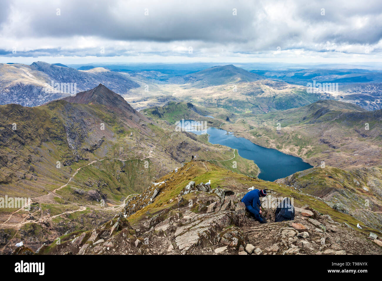 Der Gipfel des Mount Snowdon nach Llyn Llydaw Behälter Stockfoto