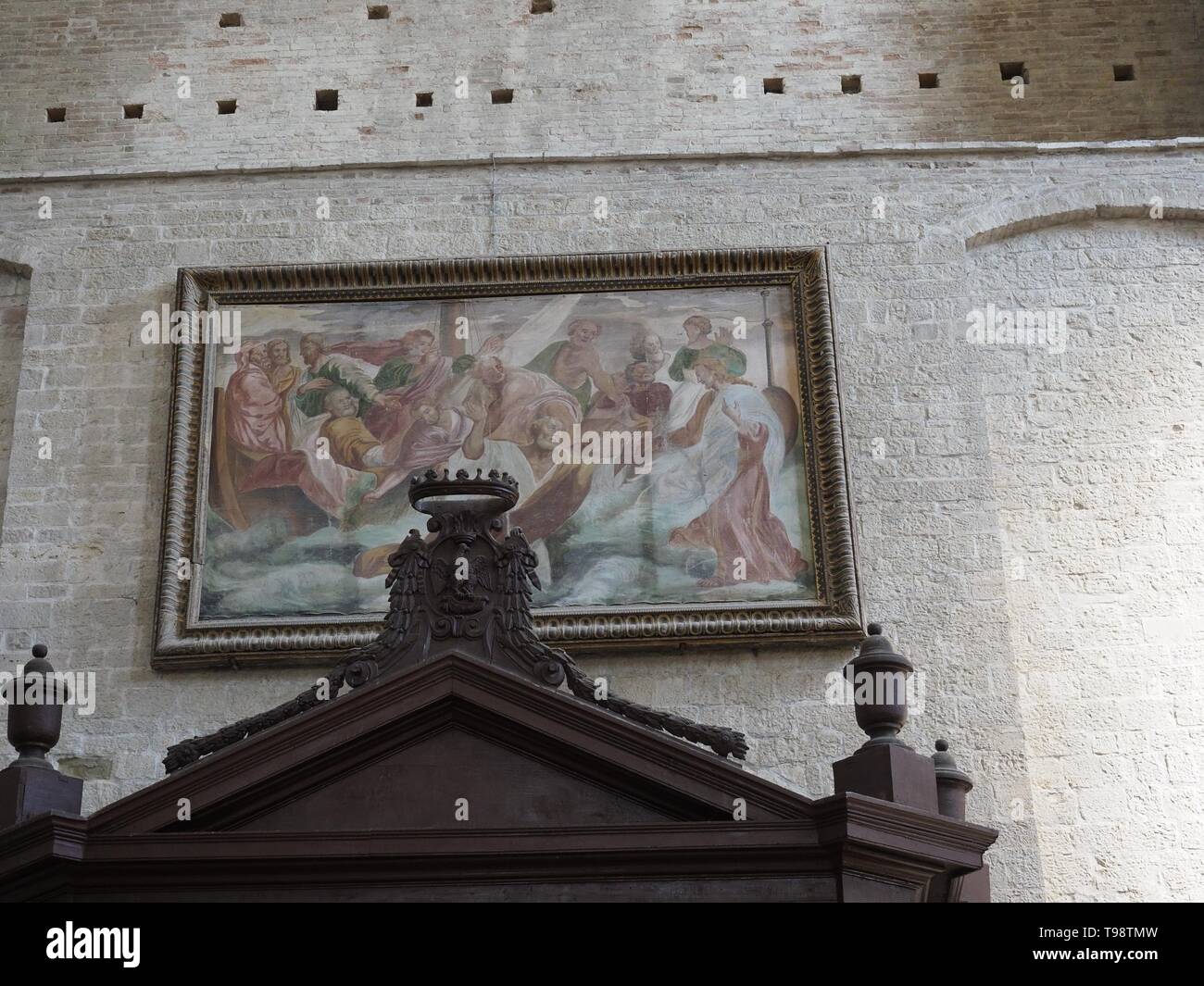 Todi Umbrien Italia Italien. Kirche San Fortunato, Innenraum Öl auf Leinwand. Stockfoto